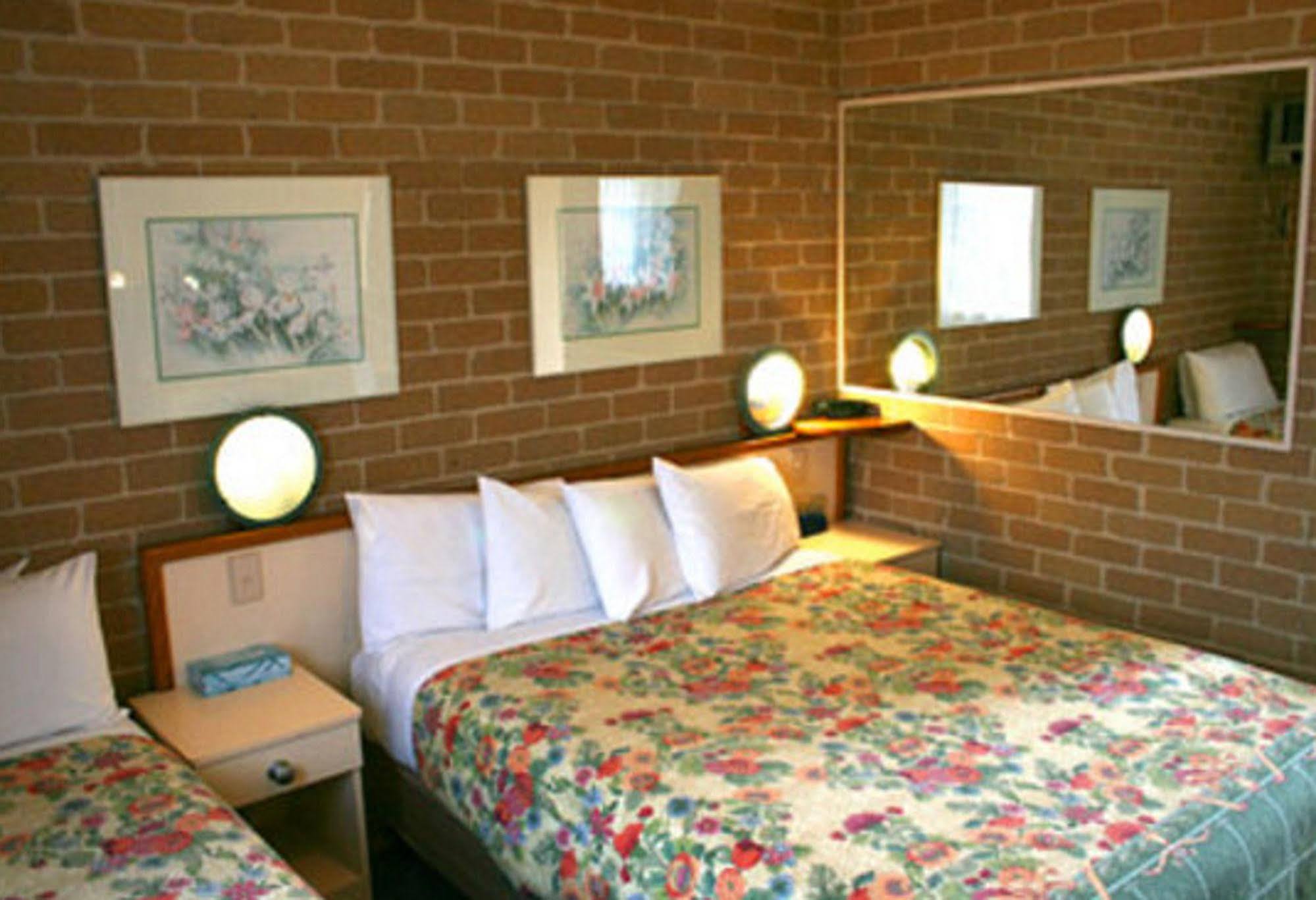 Grand Manor Motor Inn Queanbeyan Ngoại thất bức ảnh